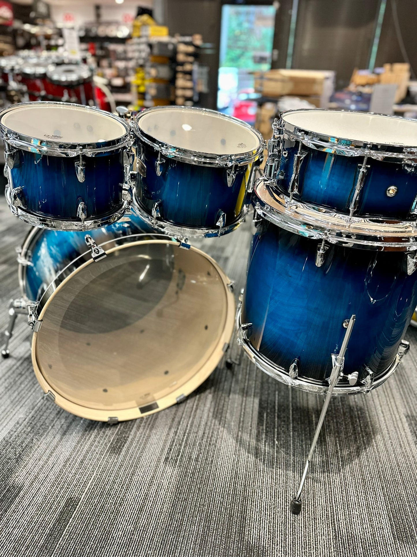 Yamaha Stage Custom 5-Piece in Deep Blue Sunburst