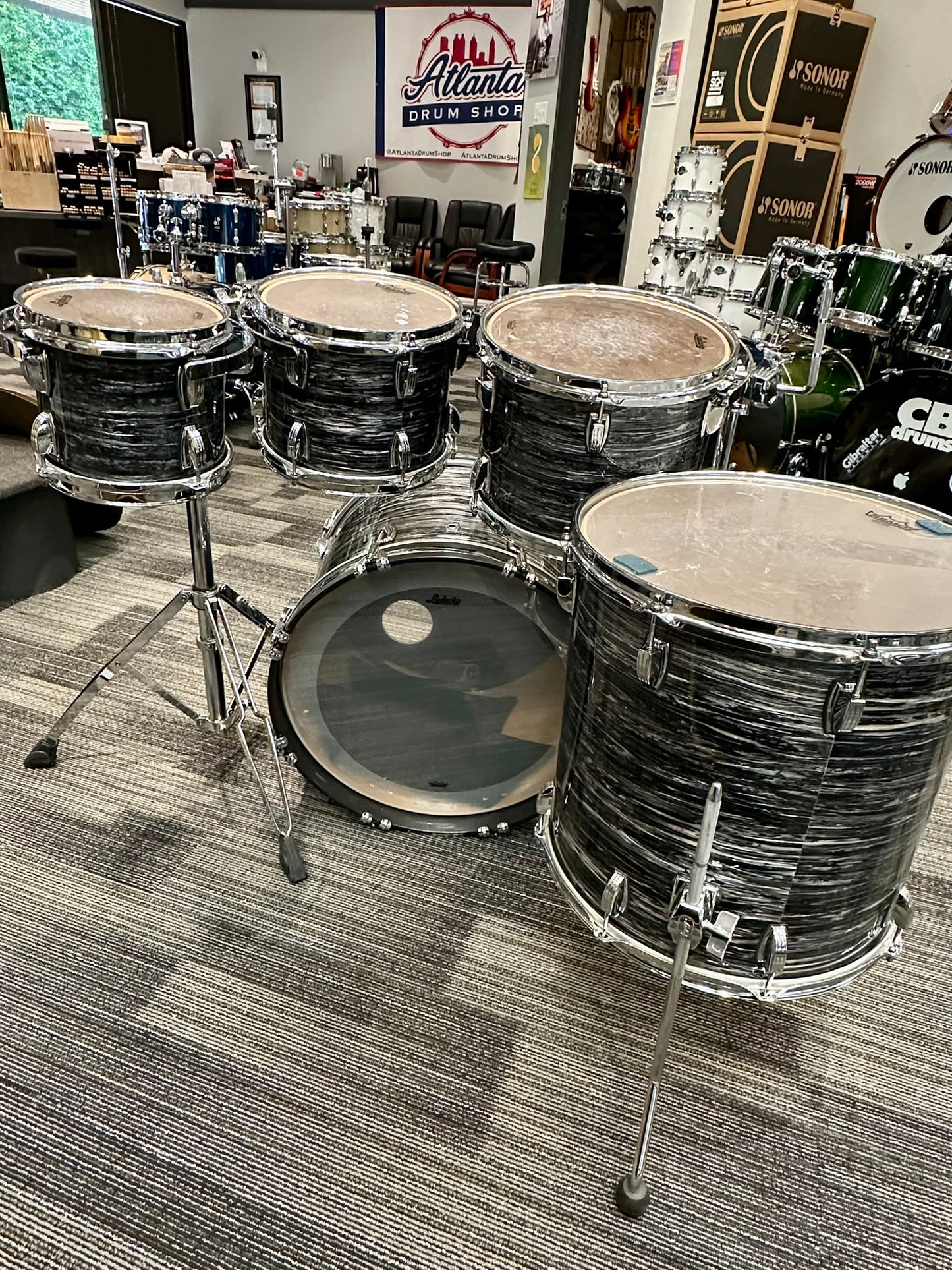 Ludwig Classic Oak 5-Piece Kit in Oyster Black Pearl - 2023