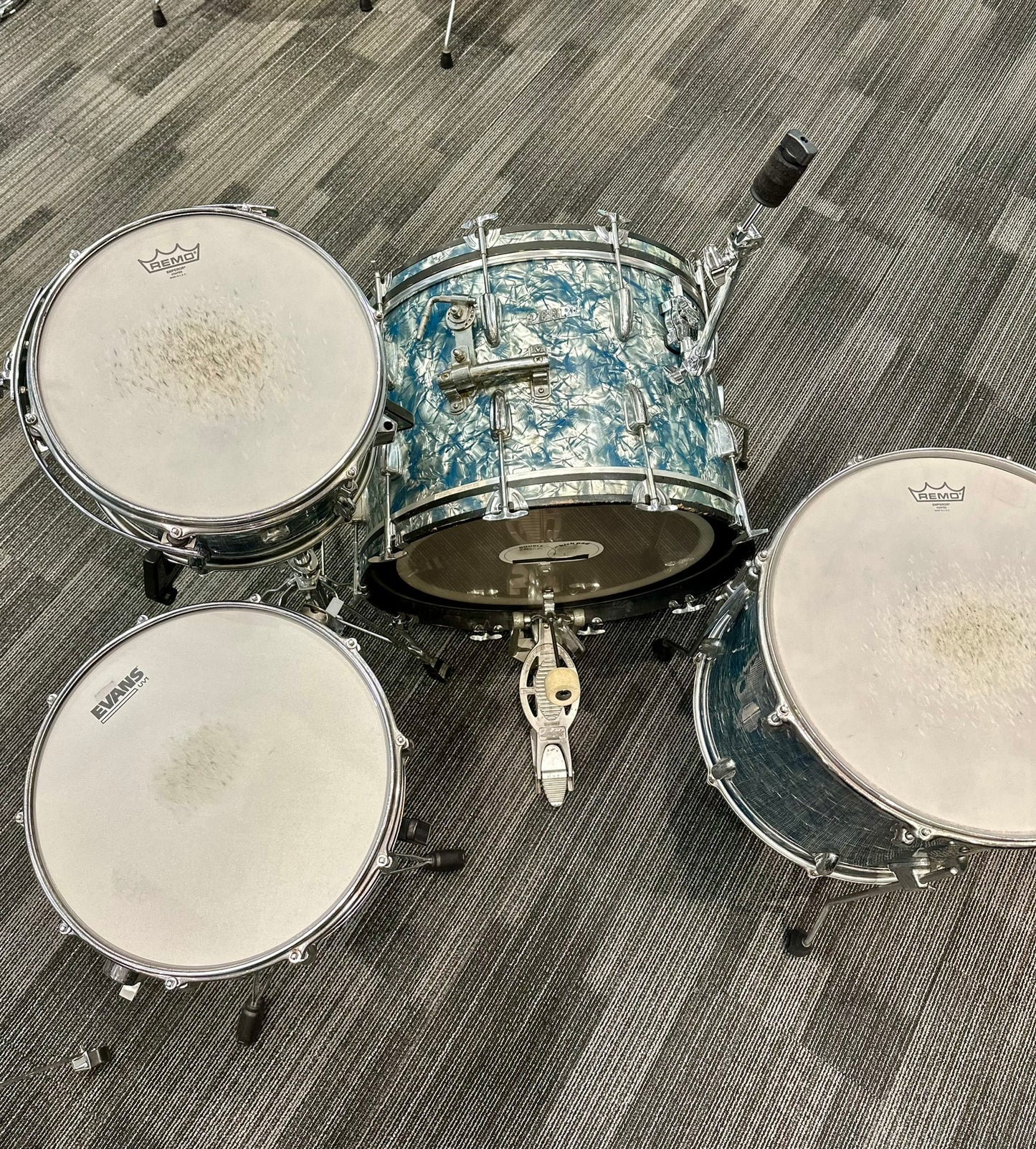 Pearl Vintage 1960s 4-Piece Drum Set in Sky Blue Pearl